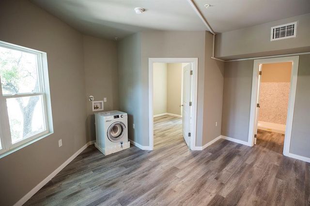 911 W 22nd ST 303, Austin, TX 78705