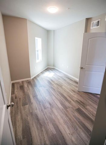 911 W 22nd ST 303, Austin, TX 78705