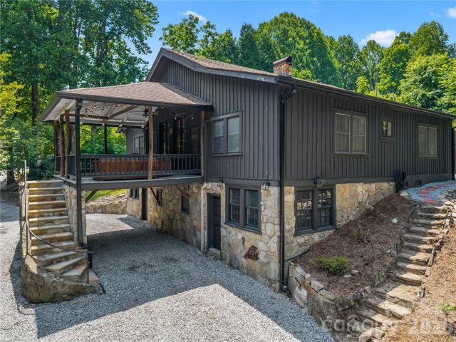 150 Indian Cave Park Road, Hendersonville, NC 28739