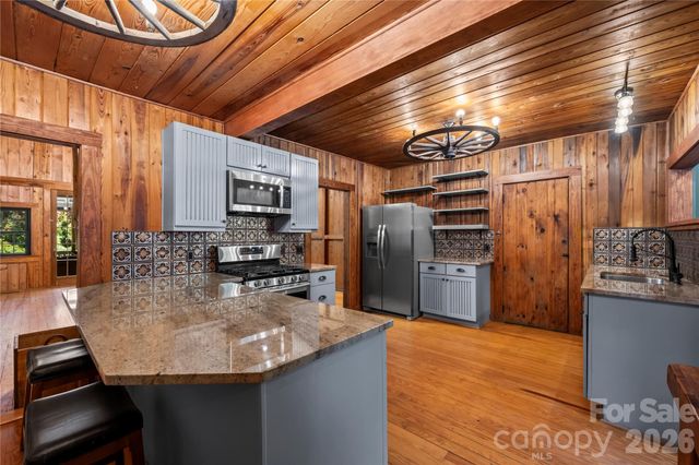 150 Indian Cave Park Road, Hendersonville, NC 28739