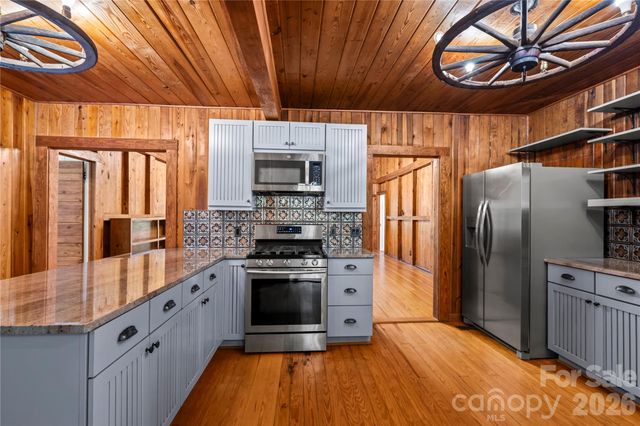 150 Indian Cave Park Road, Hendersonville, NC 28739