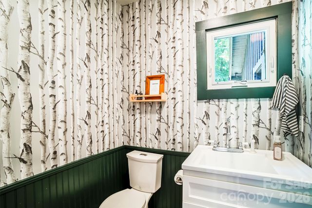 150 Indian Cave Park Road, Hendersonville, NC 28739