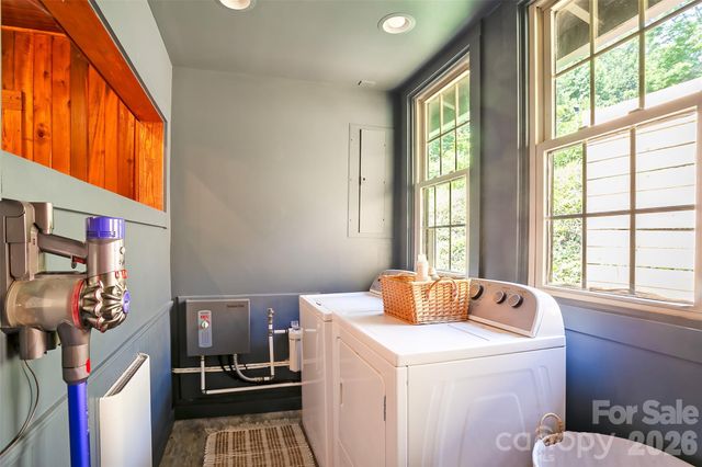 150 Indian Cave Park Road, Hendersonville, NC 28739