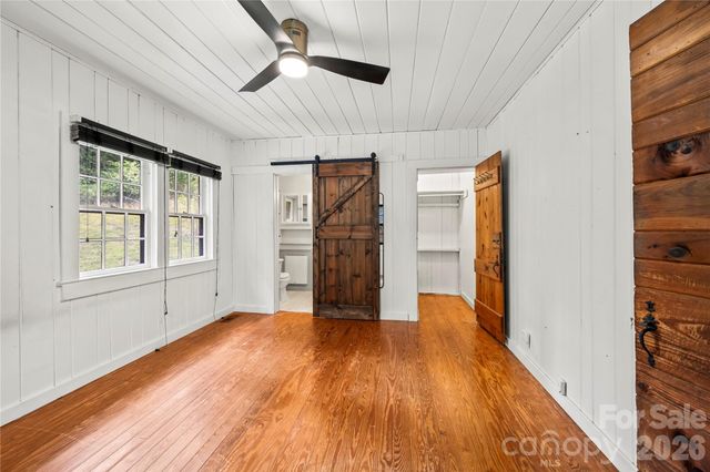 150 Indian Cave Park Road, Hendersonville, NC 28739