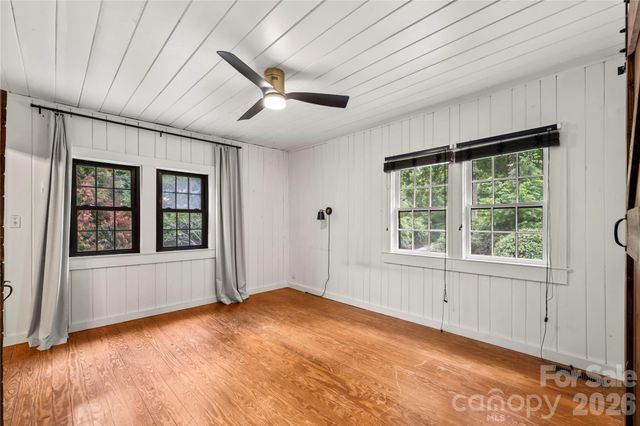 150 Indian Cave Park Road, Hendersonville, NC 28739