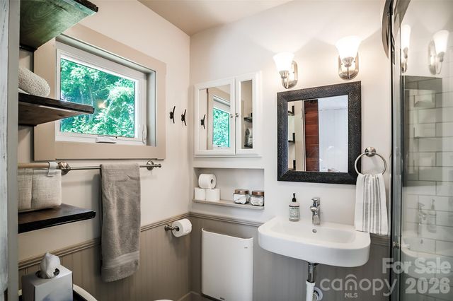 150 Indian Cave Park Road, Hendersonville, NC 28739