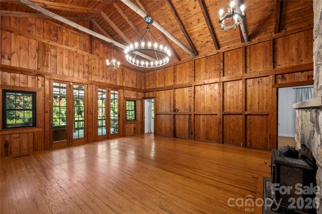 150 Indian Cave Park Road, Hendersonville, NC 28739