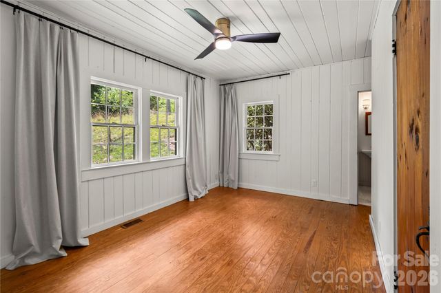 150 Indian Cave Park Road, Hendersonville, NC 28739
