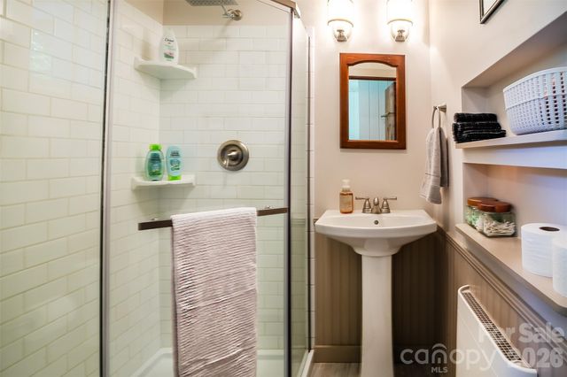 150 Indian Cave Park Road, Hendersonville, NC 28739