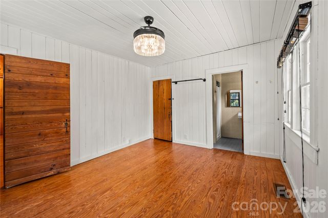 150 Indian Cave Park Road, Hendersonville, NC 28739