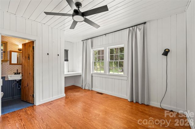 150 Indian Cave Park Road, Hendersonville, NC 28739