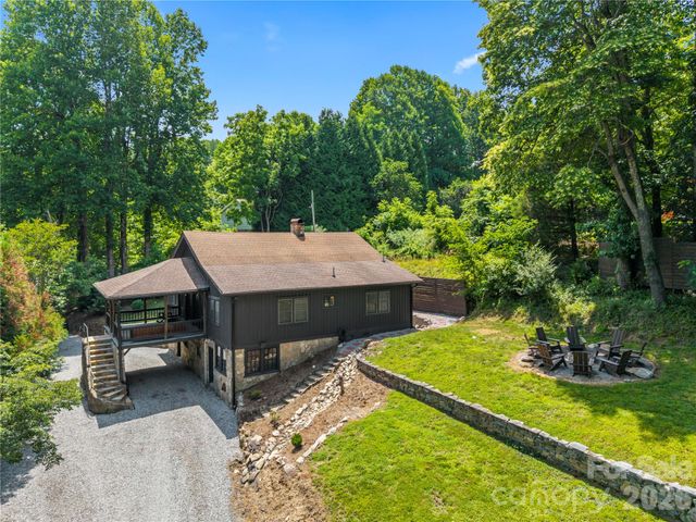 150 Indian Cave Park Road, Hendersonville, NC 28739