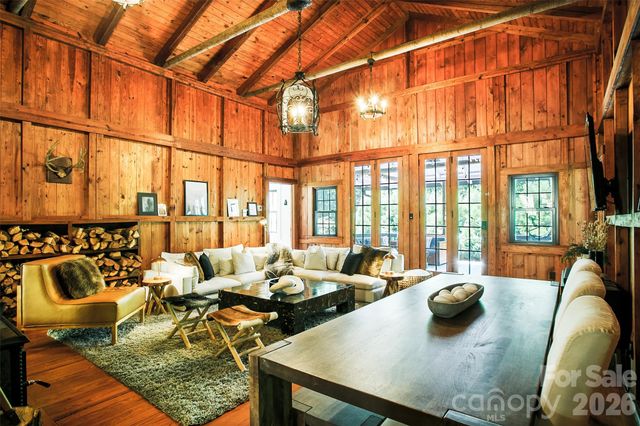 150 Indian Cave Park Road, Hendersonville, NC 28739
