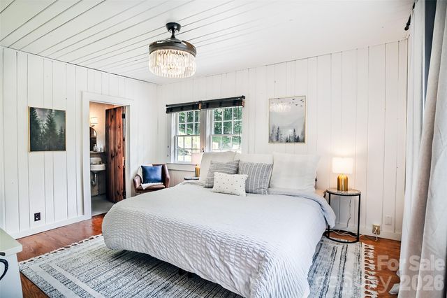 150 Indian Cave Park Road, Hendersonville, NC 28739