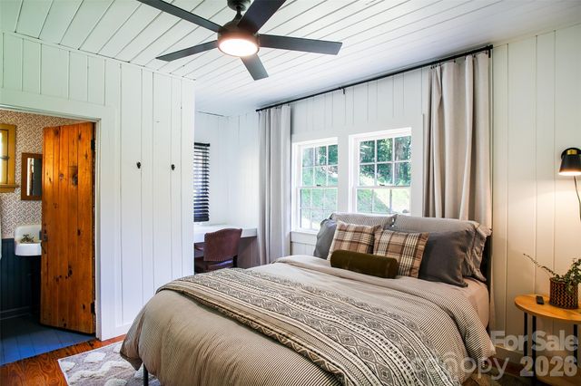 150 Indian Cave Park Road, Hendersonville, NC 28739