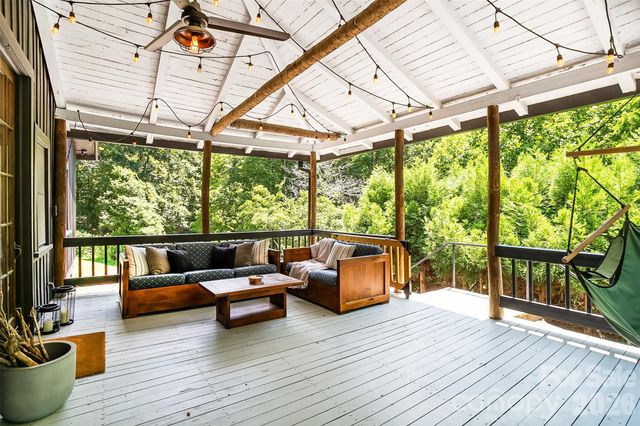 150 Indian Cave Park Road, Hendersonville, NC 28739