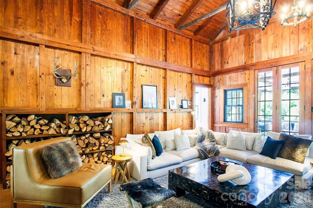 150 Indian Cave Park Road, Hendersonville, NC 28739