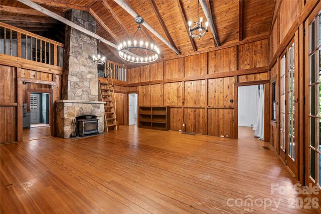 150 Indian Cave Park Road, Hendersonville, NC 28739