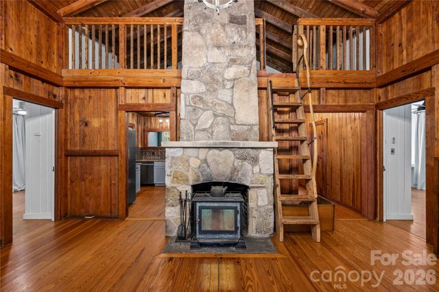 150 Indian Cave Park Road, Hendersonville, NC 28739