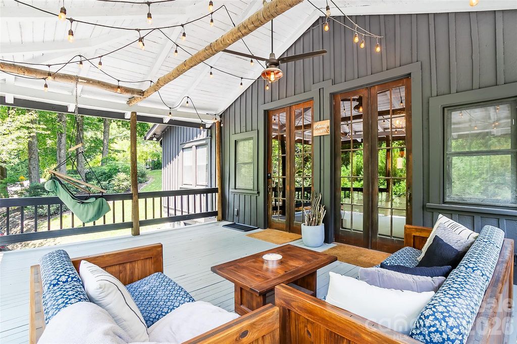 150 Indian Cave Park Road, Hendersonville, NC 28739
