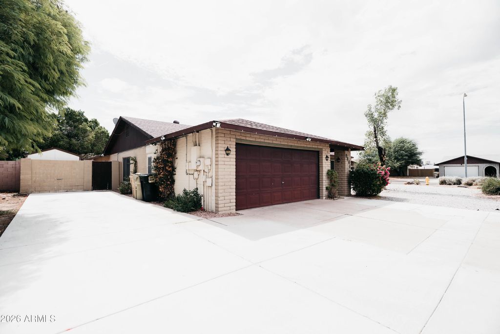 9801 N 49TH Lane, Glendale, AZ 85302 — photo 3