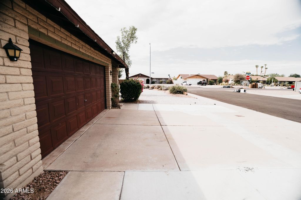 9801 N 49TH Lane, Glendale, AZ 85302 — photo 4