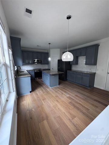 7803 Noland Woods Drive, Charlotte, NC 28277