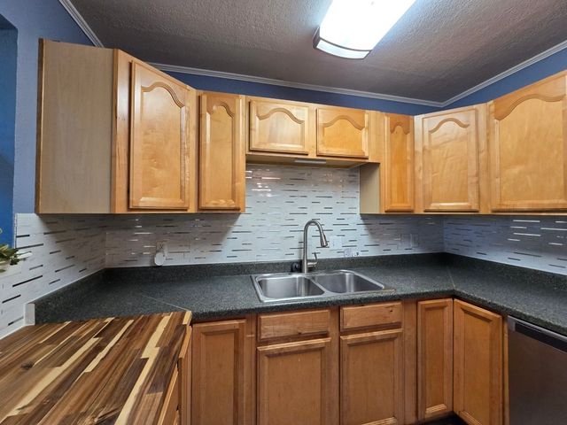 106 Mcanally Drive, Mabank, TX 75147