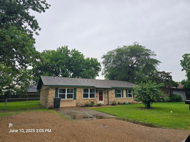 106 Mcanally Drive, Mabank, TX 75147