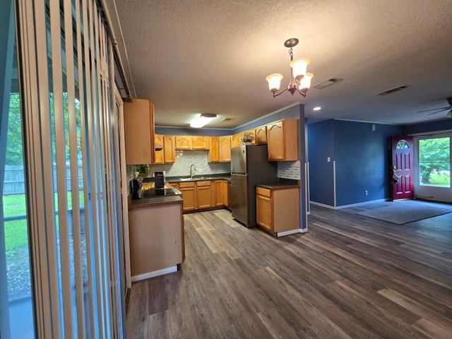 106 Mcanally Drive, Mabank, TX 75147