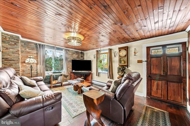 1381 SCHOOL HOUSE LN, Chester Springs, PA 19425