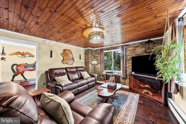 1381 SCHOOL HOUSE LN, Chester Springs, PA 19425