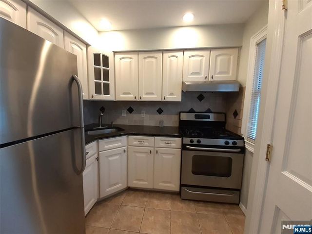 116 71st Street 12, Guttenberg, NJ 07093