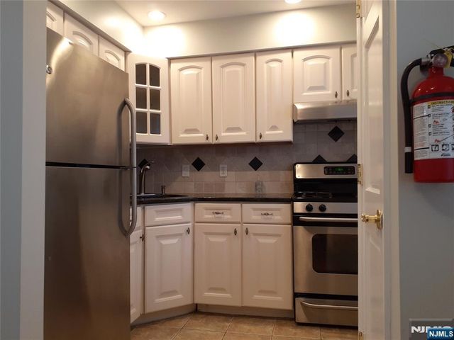 116 71st Street 12, Guttenberg, NJ 07093