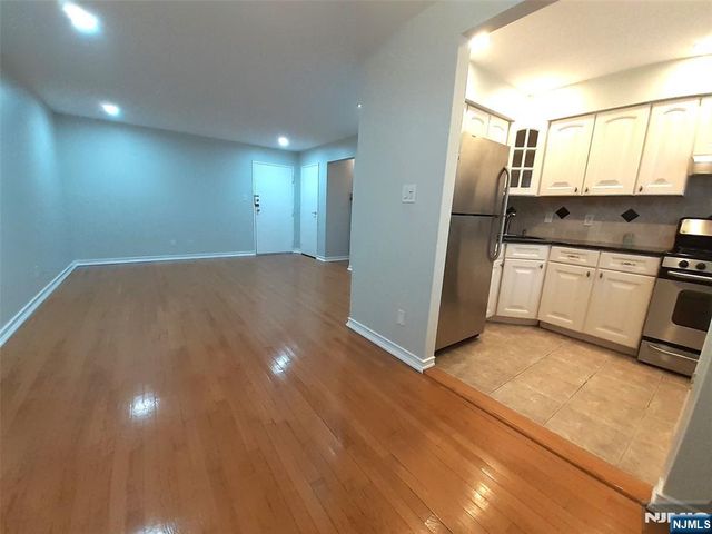 116 71st Street 12, Guttenberg, NJ 07093