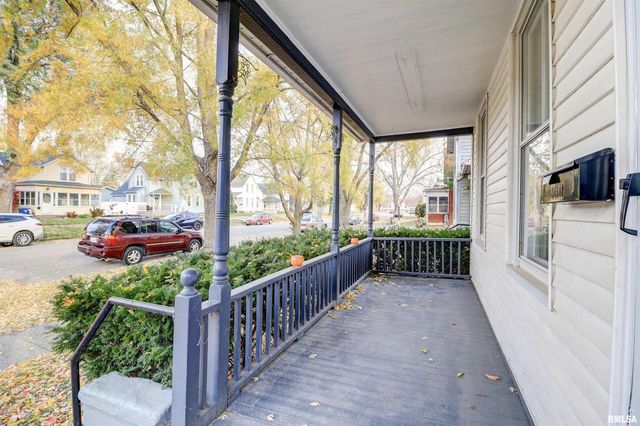 1913 PERSHING Boulevard, Clinton, IA 52732