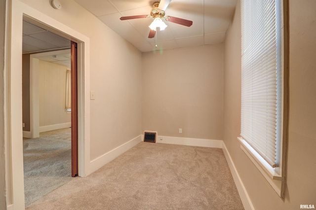 1913 PERSHING Boulevard, Clinton, IA 52732