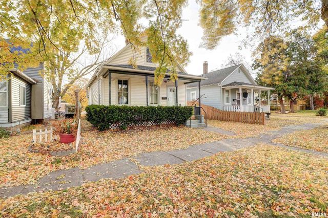 1913 PERSHING Boulevard, Clinton, IA 52732