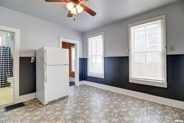 1913 PERSHING Boulevard, Clinton, IA 52732