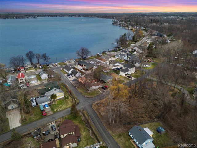 0000 Paramount 50-22-02-379-019 Street, Novi, MI 48375