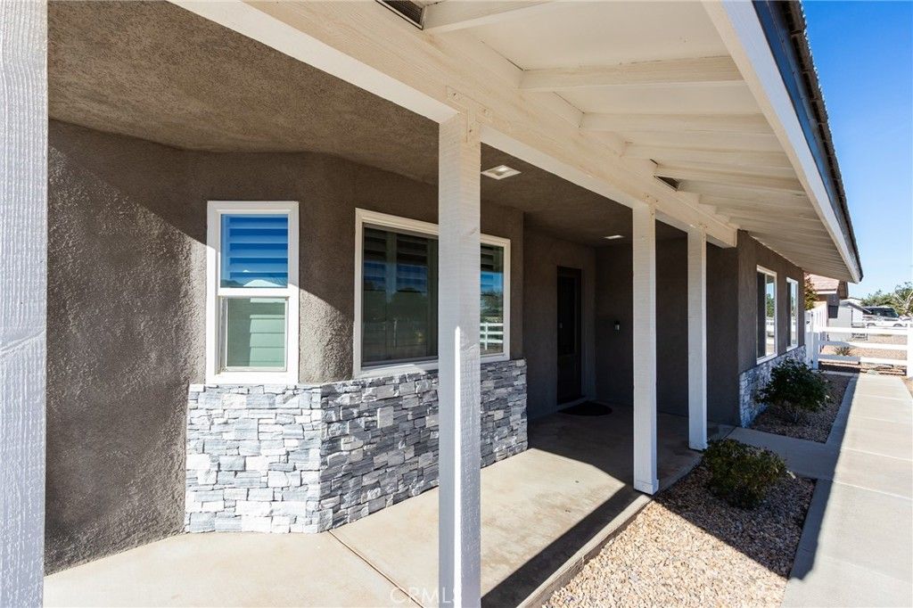 Image 10 of property listing at 7486 Langdon, Hesperia, CA 92345