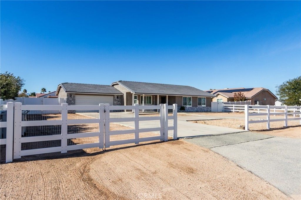 Image 3 of property listing at 7486 Langdon, Hesperia, CA 92345