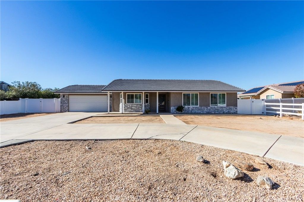 Image 4 of property listing at 7486 Langdon, Hesperia, CA 92345