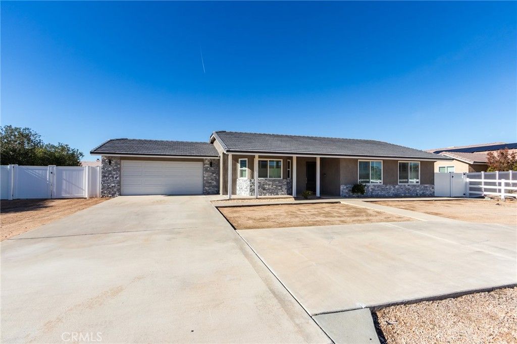 Image 6 of property listing at 7486 Langdon, Hesperia, CA 92345