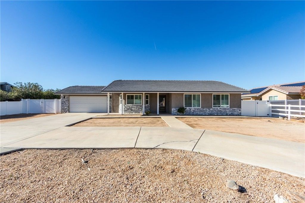 Image 7 of property listing at 7486 Langdon, Hesperia, CA 92345