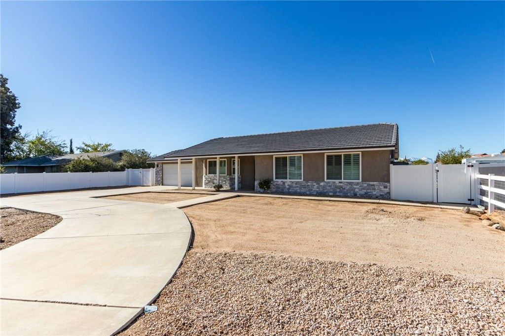 Image 8 of property listing at 7486 Langdon, Hesperia, CA 92345
