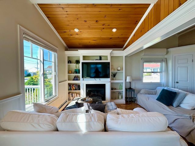 12 Ripley St, Somerset, MA 02725