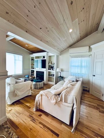 12 Ripley St, Somerset, MA 02725