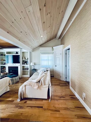 12 Ripley St, Somerset, MA 02725