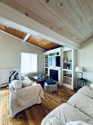 12 Ripley St, Somerset, MA 02725